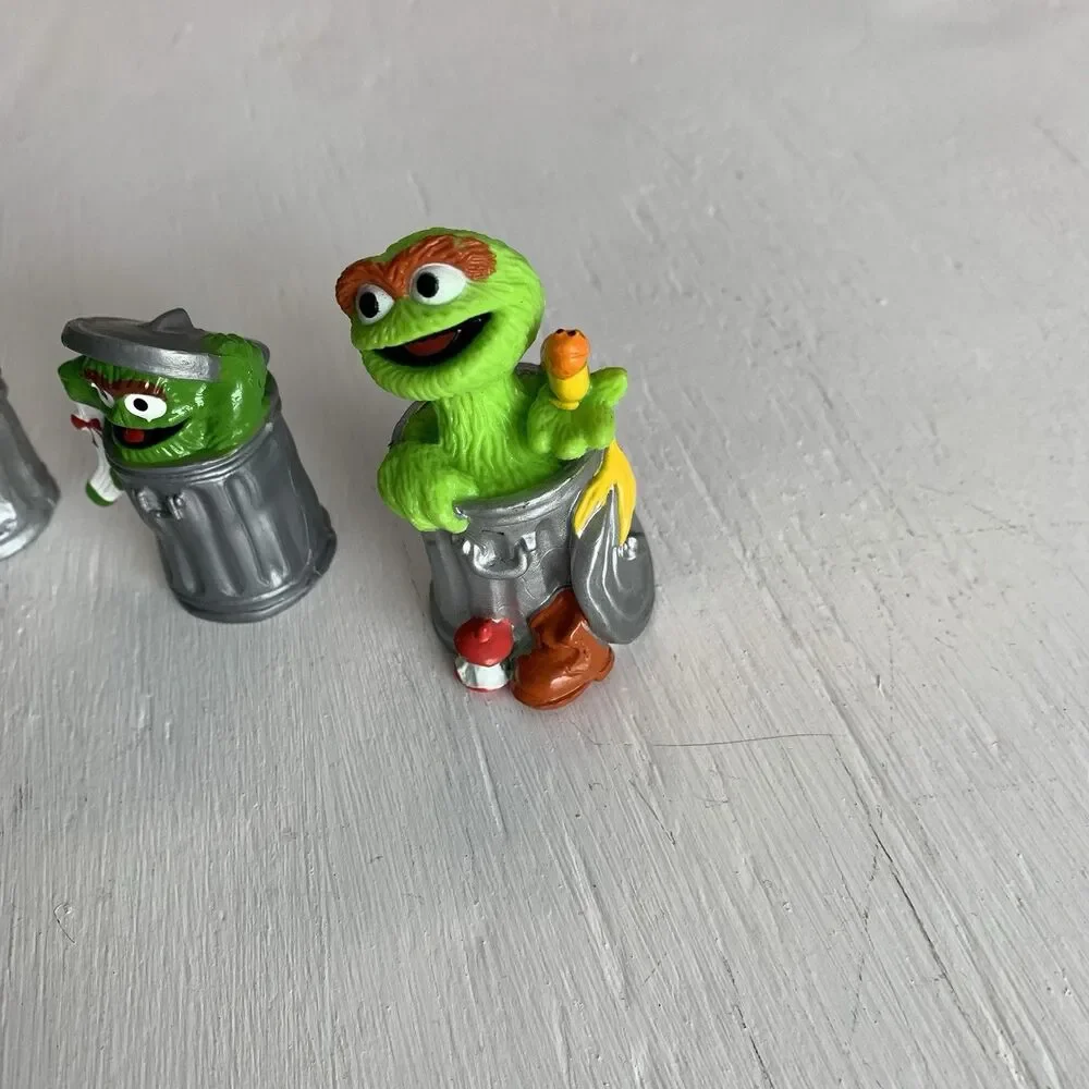 Lot Of Tyco Vintage Sesame Street Figures Oscar Christmas Stocking, Apppe Figure